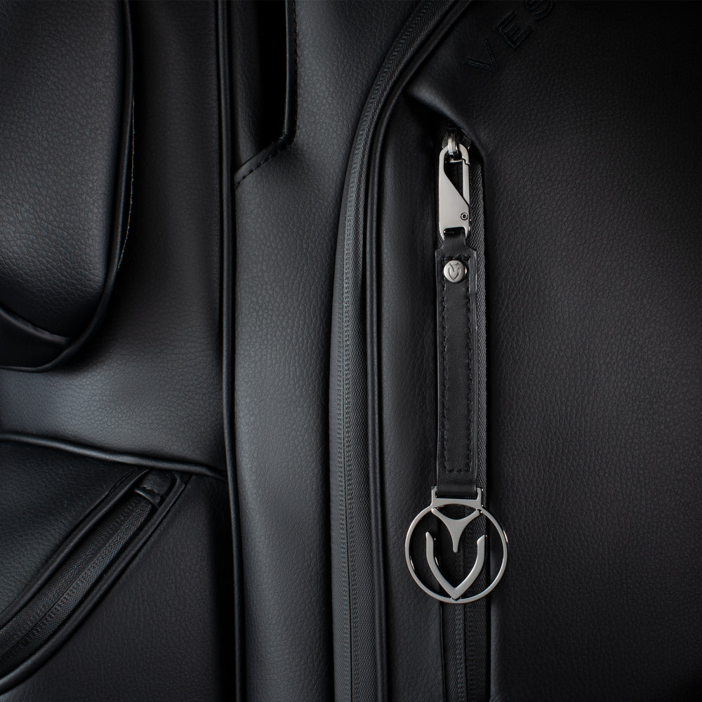 Medallion Logo Pull in Black