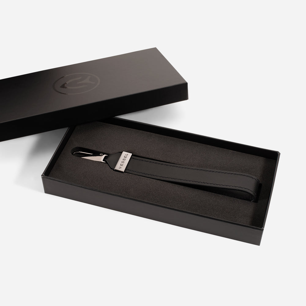 Leather Loop Pull in Black
